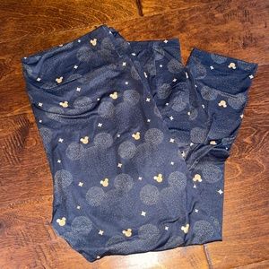 Shimmering Gold Ambrie capri leggings